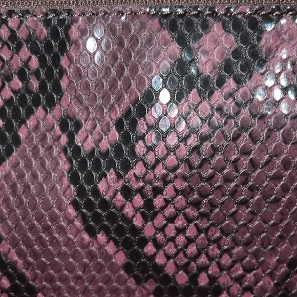 NWT Woman’s Python Snake style Pouch - Picture 2 of 7